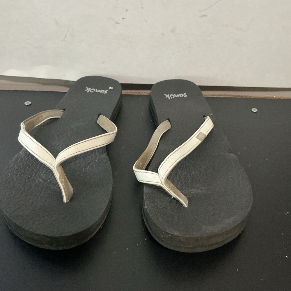 Sanuk Women's Yoga Mat Flip Flop Comfy White Sandals Size 8 DIRTY